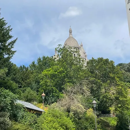 Au Bas De Montmartre !-2