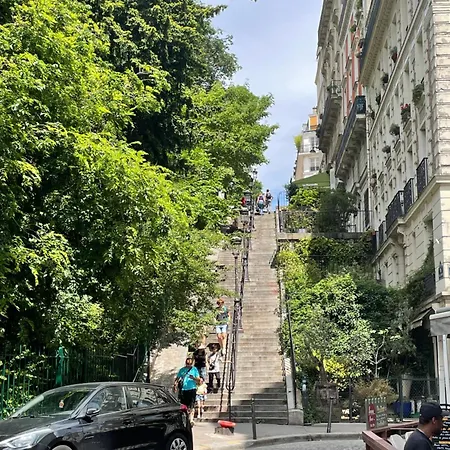 Au Bas De Montmartre !-3